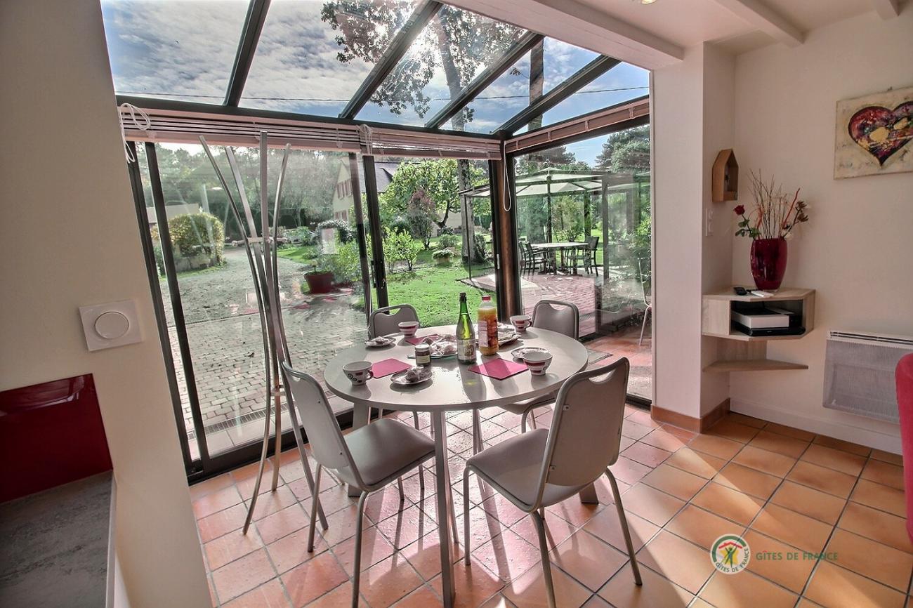 1s9_espace Repas avec pergola (belle).jpg